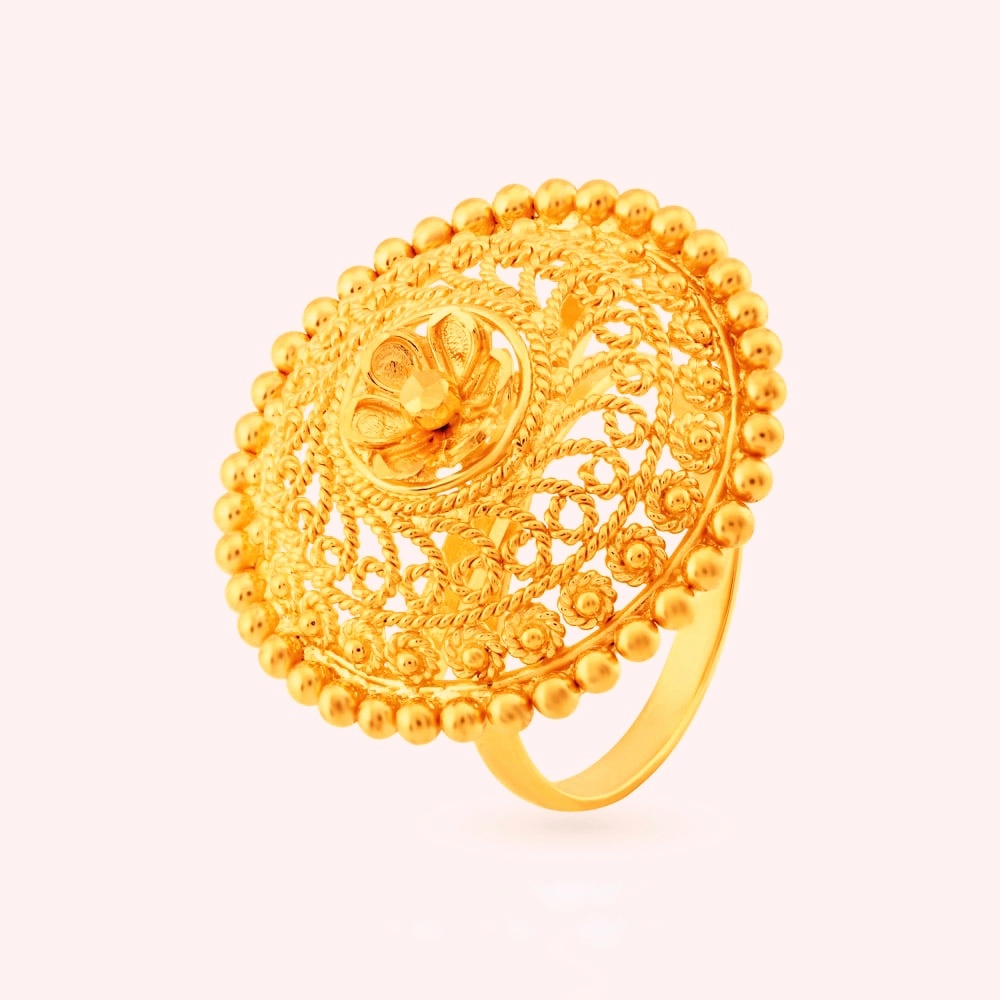 Elegant Gold Necklace